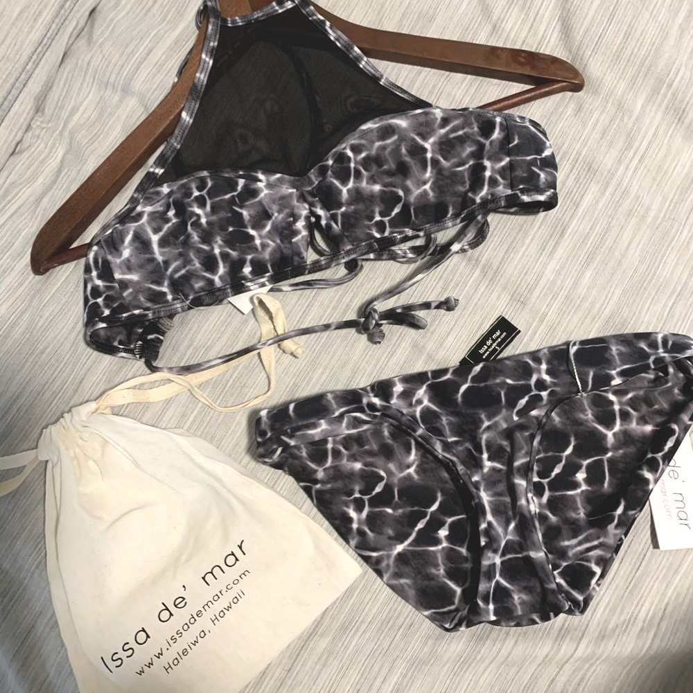Issa de’ Mar halter bikini set with bag